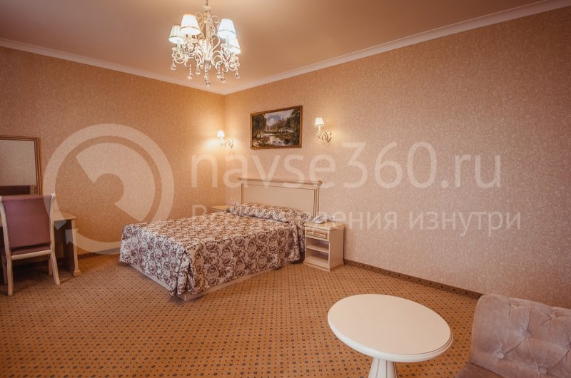 Резидент отель, номер 8