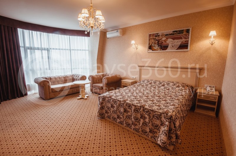 Резидент отель, номер 12